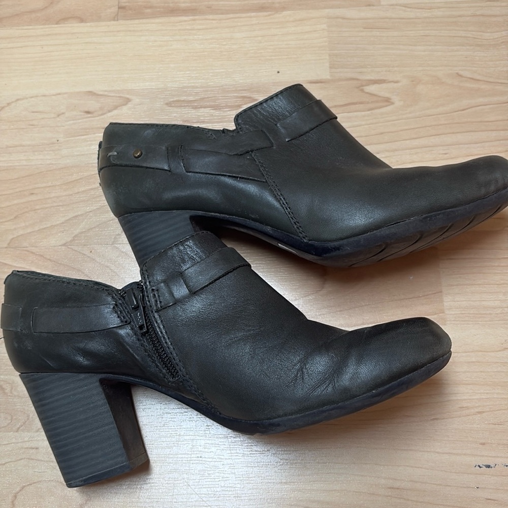 Clarkes Olive green leather booties